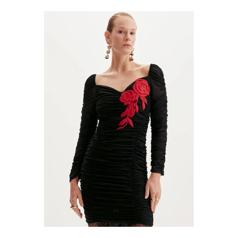 vestido-corto-bordado-lan