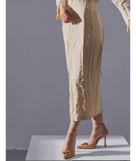 estileto-camel-con-detalle-dorado-corina