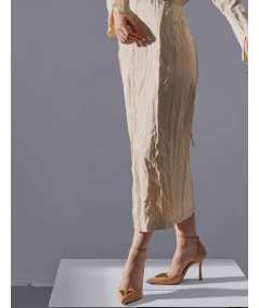 estileto-camel-con-detalle-dorado-corina