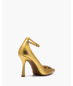 estileto-camel-con-detalle-dorado-corina