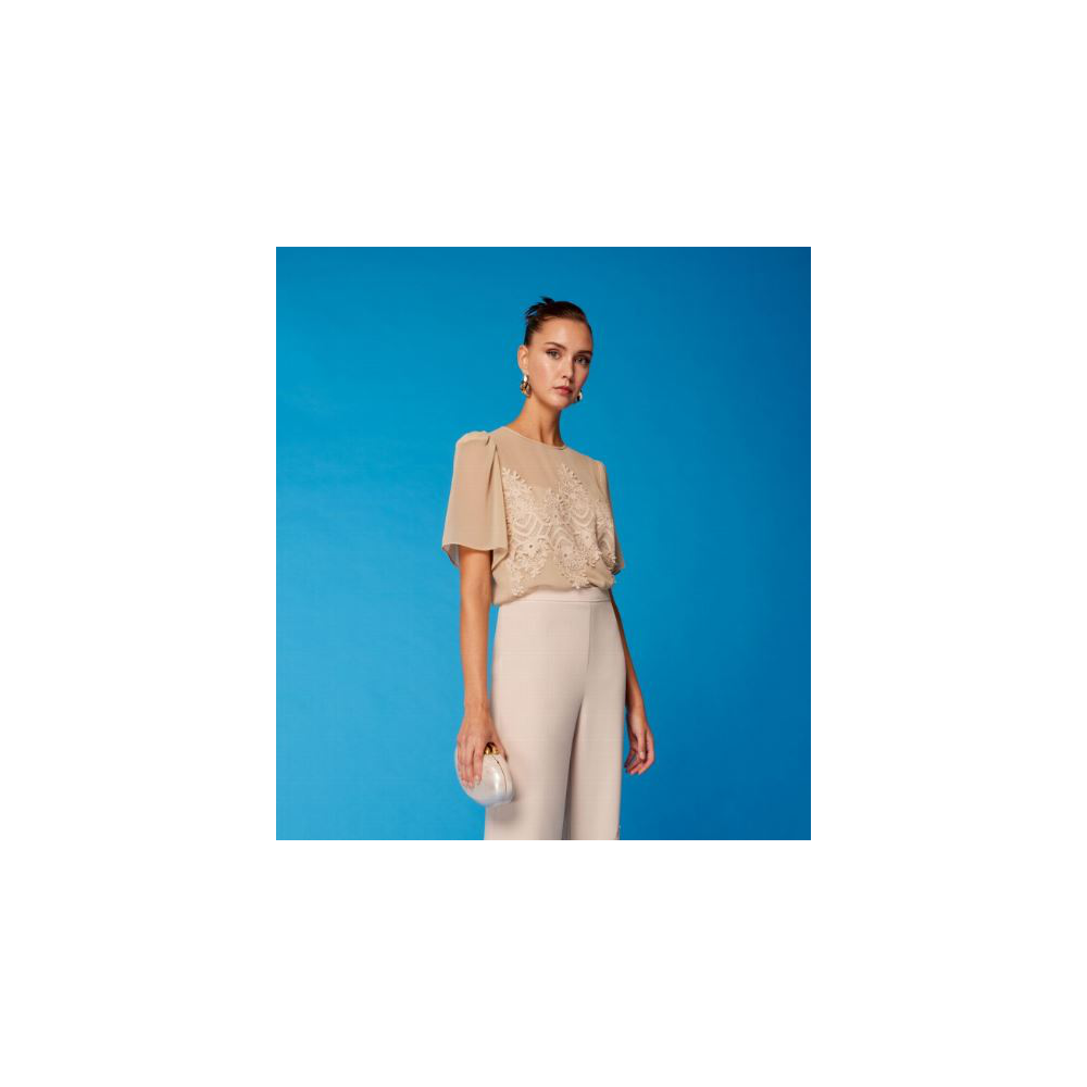 blusa-con-encaje-carla-ruiz