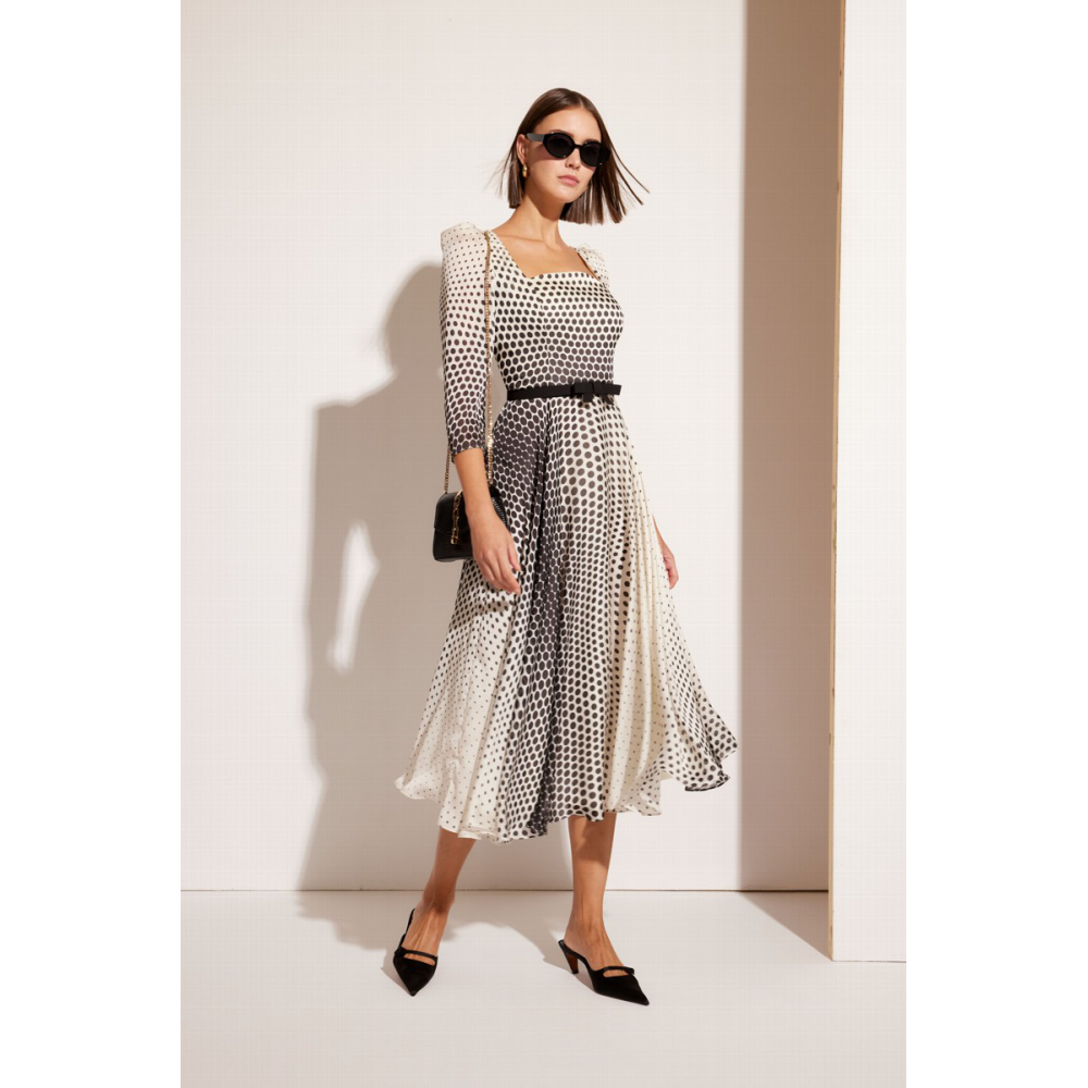 vestido-vuelo-midi-estampado-lunares-carla-ruiz