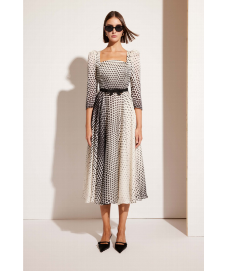 vestido-vuelo-midi-estampado-lunares-carla-ruiz
