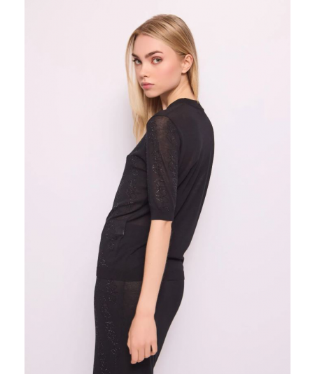 camiseta-negra-de-punto-denny-rose