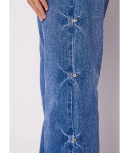jeans-acampanados-con-pedreria-denny-rose