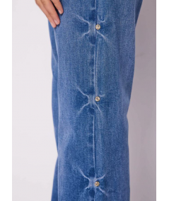 jeans-acampanados-con-pedreria-denny-rose