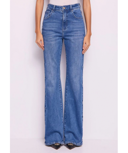 jeans-acampanados-con-pedreria-denny-rose