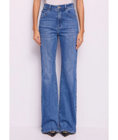 jeans-acampanados-con-pedreria-denny-rose