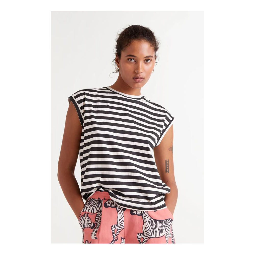 camiseta-con-estampado-de-rayas-compania-fantastica