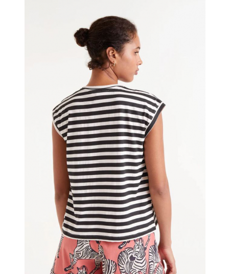 camiseta-con-estampado-de-rayas-compania-fantastica