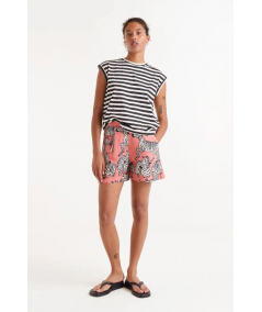 camiseta-con-estampado-de-rayas-compania-fantastica