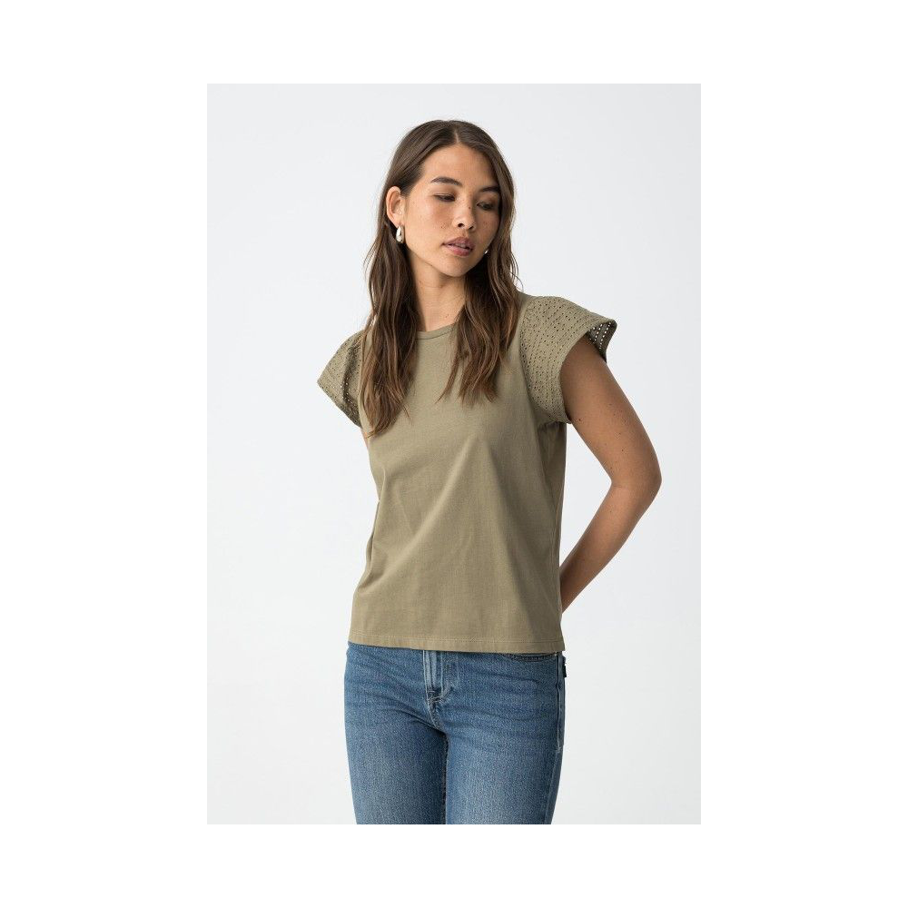 camiseta-cuello-redondo-modelo-graciosa-tiffosi