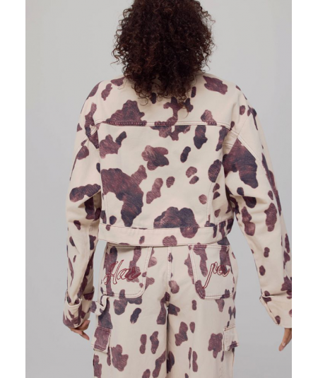 chaqueta-harper--yve-estampado-cow-modelo-fiona-aw25d204