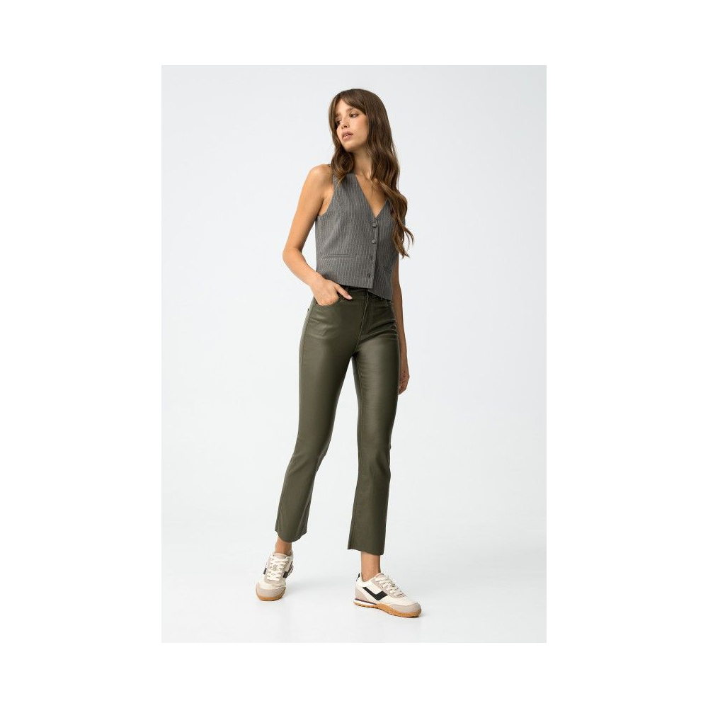 vaqueros-efecto-piel-tiro-alto-modelo-megan-tiffosi