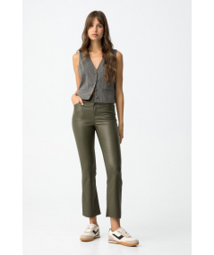 vaqueros-efecto-piel-tiro-alto-modelo-megan-tiffosi