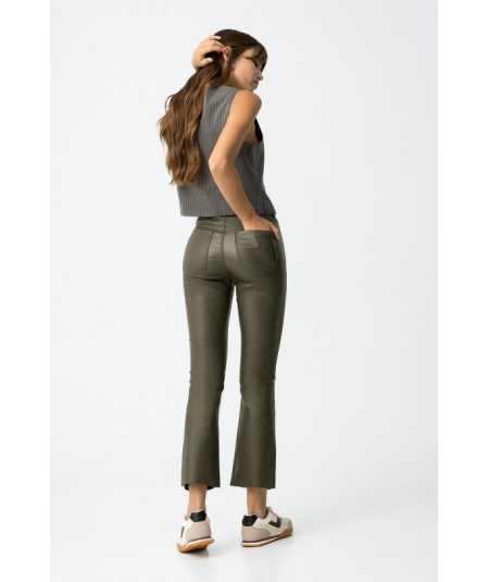 vaqueros-efecto-piel-tiro-alto-modelo-megan-tiffosi
