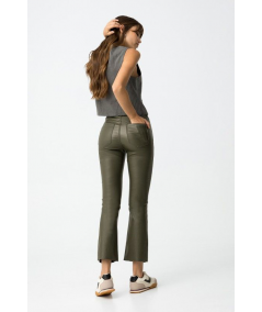 vaqueros-efecto-piel-tiro-alto-modelo-megan-tiffosi