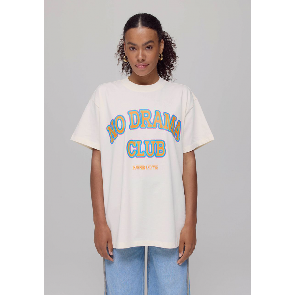 camiseta-oversized-con-mensaje-de-harper--yve