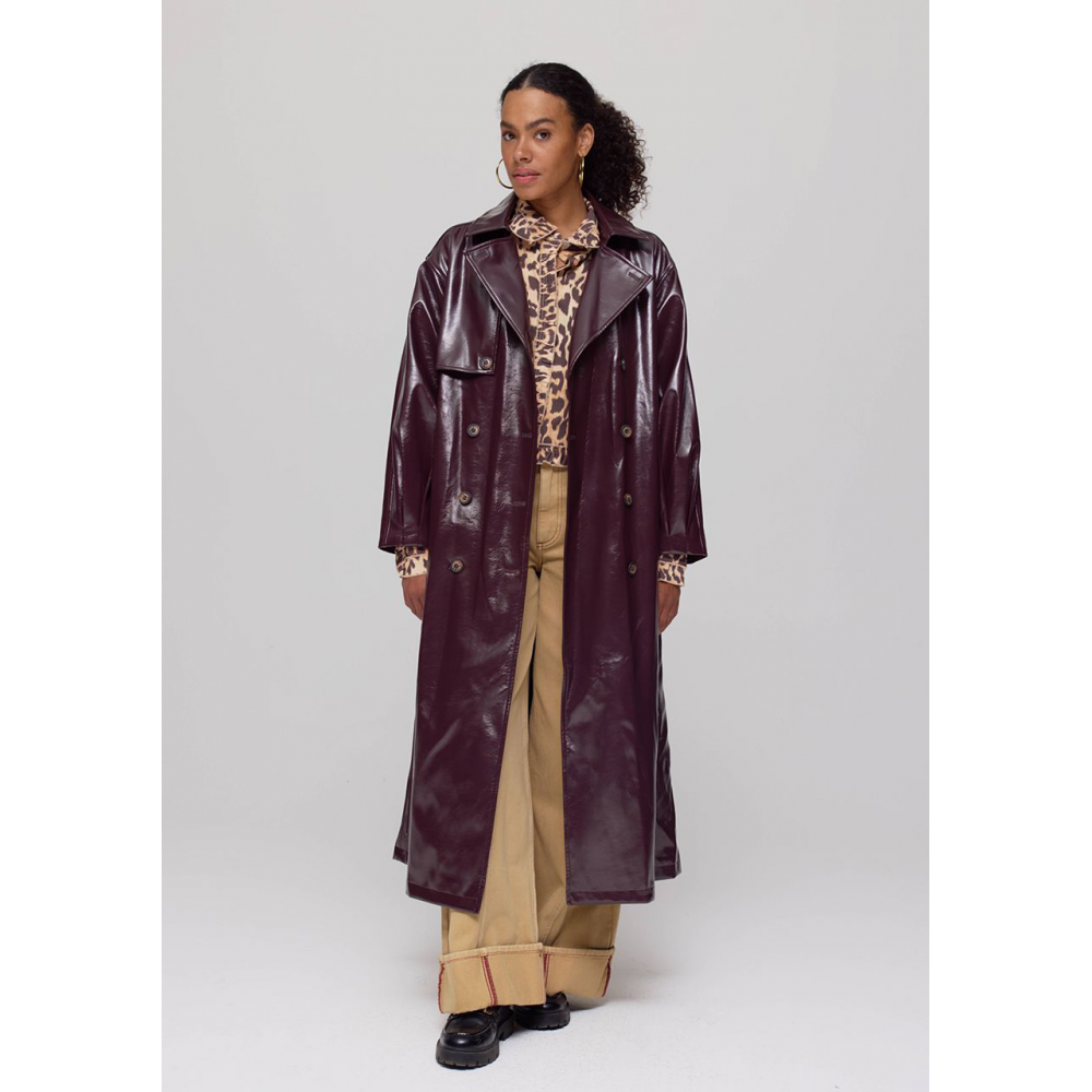 gabardina-oversized-polipiel-de-harper--yve