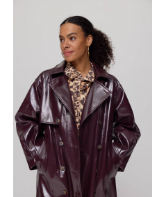 gabardina-oversized-polipiel-de-harper--yve