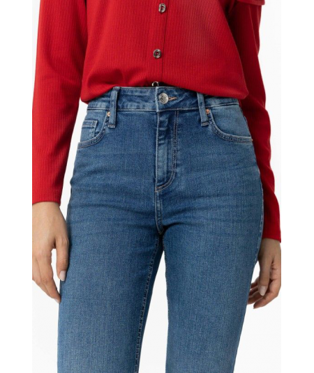 vaqueros-flare-de-tiro-alto-modelo-zoe-de-tiffosi