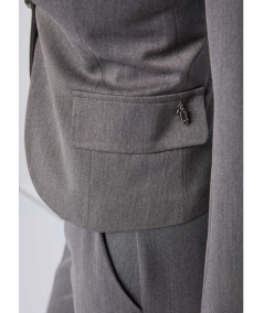 total-look-americana-y-pantalon-cargo-denny-rose