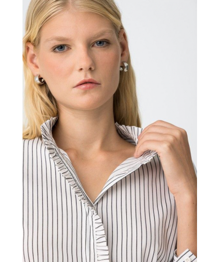 camisa-de-rayas-rixie-de-tiffosi-con-volante-cuello