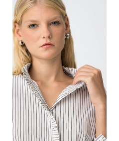 camisa-de-rayas-rixie-de-tiffosi-con-volante-cuello