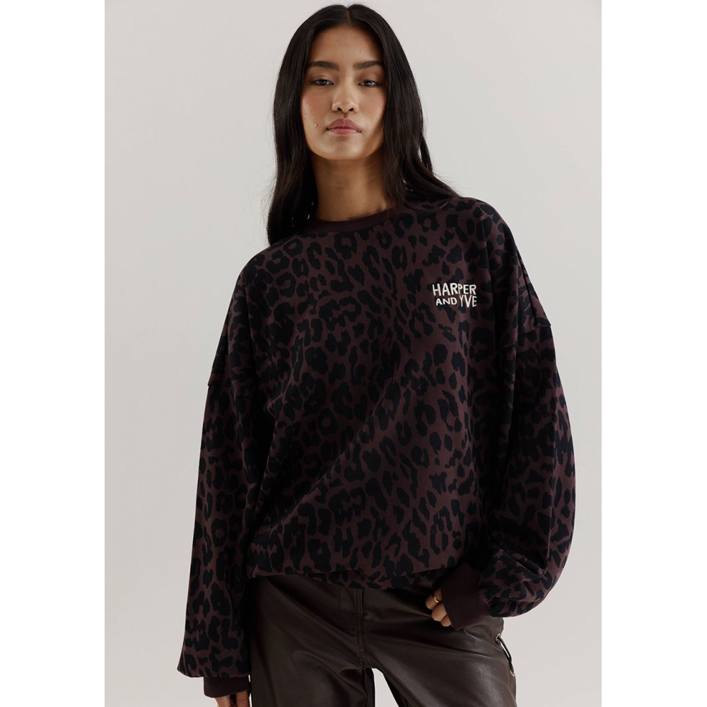 sudadera-oversized-animal-print-de-harper--yve