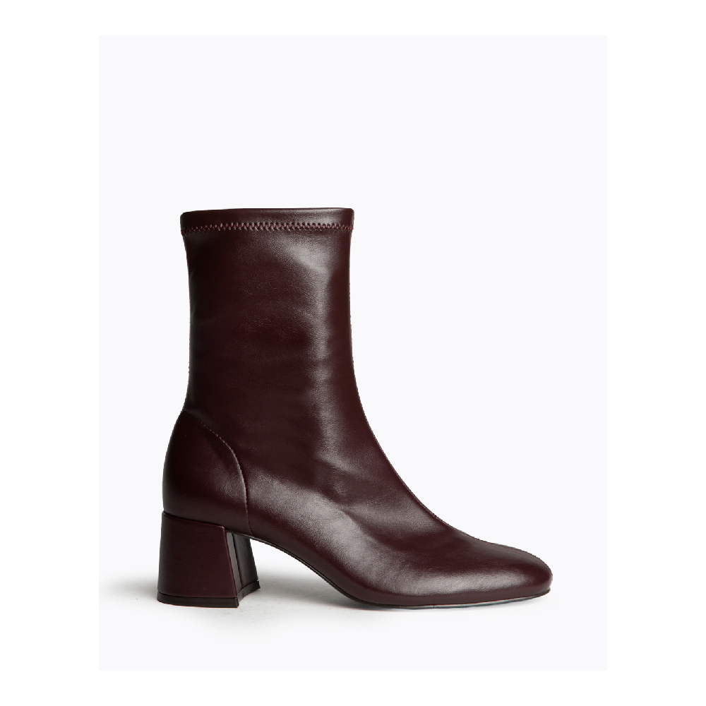 botin-marron-de-corina-con-tacon-cuadrado