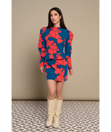 top-carla-con-mangas-abullonadas-y-volante-de-minueto