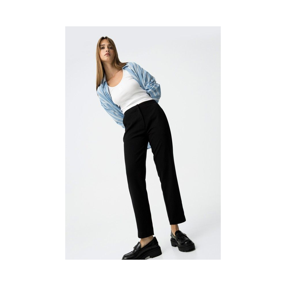 pantalones-chinos-slim-fit-violeta-tiffosi