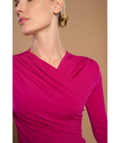 camiseta-belina-con-cuello-en-v-asimetrico-de-minueto
