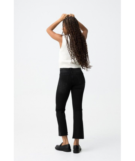 jeans-megan-gropped-flare-con-tachuelas-laterales-de-tiffosi