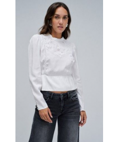 blusa-en-blanco-con-bordados-en-pecho-de-salsa