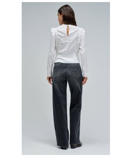 blusa-en-blanco-con-bordados-en-pecho-de-salsa