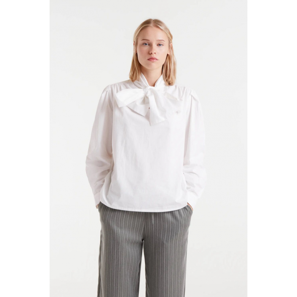 camisa-algodon-con-lazada-en-cuello-de-compania-fantastica
