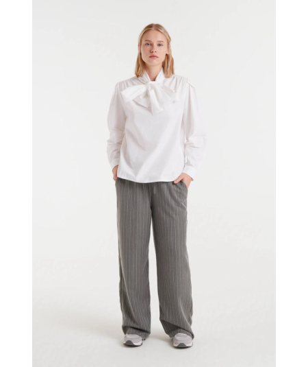 camisa-algodon-con-lazada-en-cuello-de-compania-fantastica