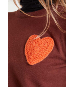 jersey-fino-marron-con-parche-corazon-compania-fantastica