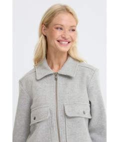 chaqueta-con-bolsillos-de-byoung