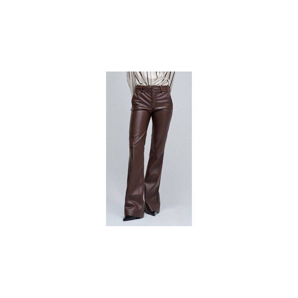 pantalon-chino-efecto-piel-acampanado-push-in-salsa