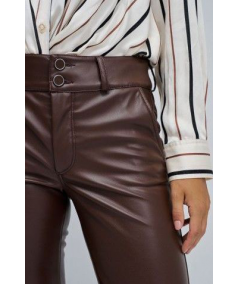 pantalon-chino-efecto-piel-acampanado-push-in-salsa