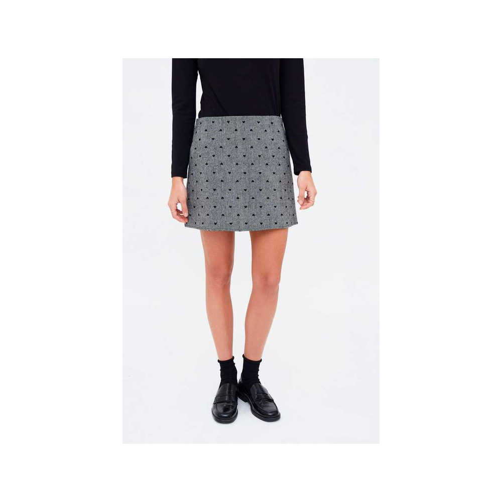 falda-con-estampado-de-corazones-negro-de-compania-fantastica