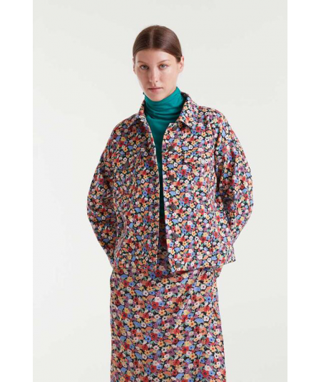 chaqueta-vaquera-con-estampado-floral-de-compania-fantastica