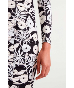 vestido-corto-con-cuello-redondo-de-compania-fantastica