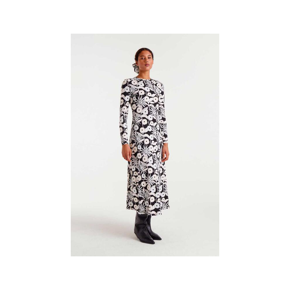 vestido-largo-con-cuello-barco-de-compania-fantastica