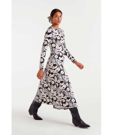 vestido-largo-con-cuello-barco-de-compania-fantastica