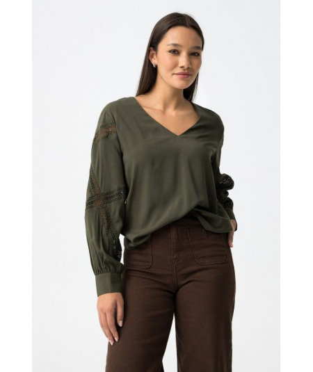 blusa-lucas-con-recortes-de-encaje-de-tiffosi