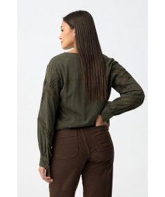 blusa-lucas-con-recortes-de-encaje-de-tiffosi