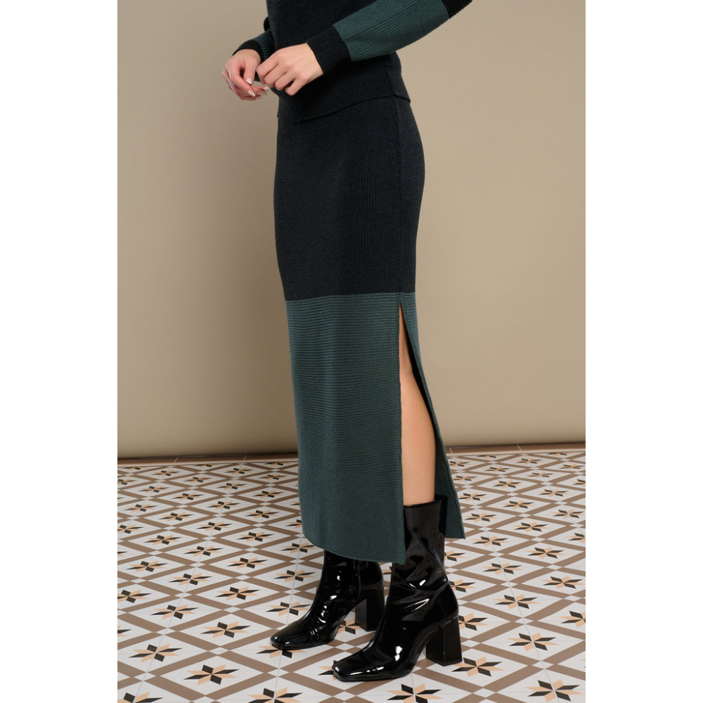 falda-larga-con-abertura-lateral-de-minueto